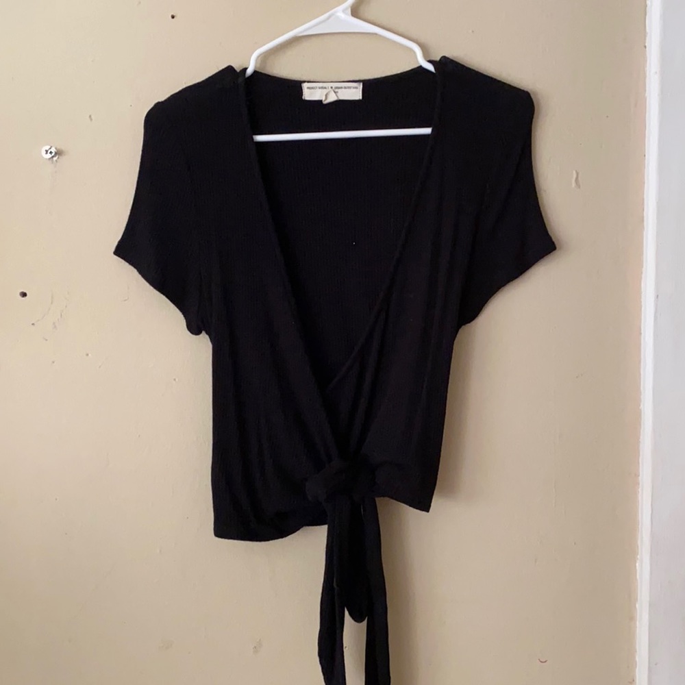 Black shirt with adjustable tie in front